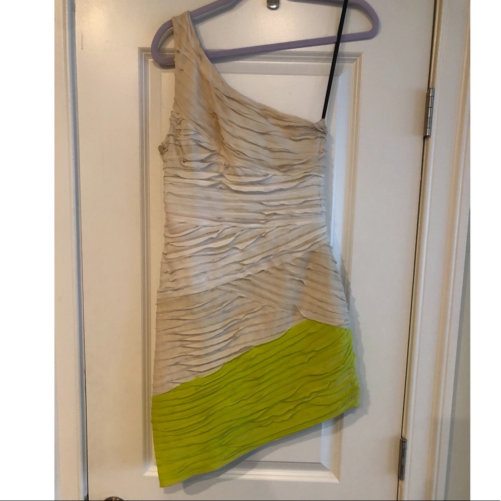 Bebe Dress - Picture 2 of 5